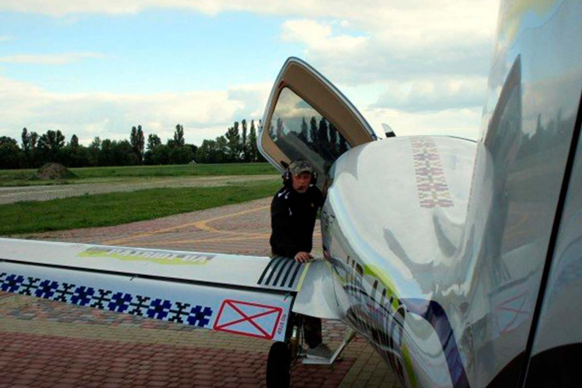 Airplane LA50 5