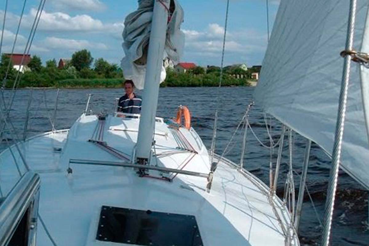 Парусна яхта «Аліна» 4