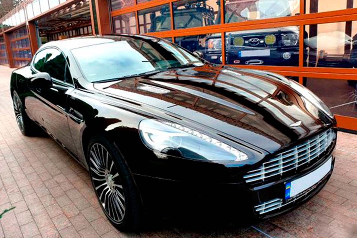 Aston Martin Rapide 3