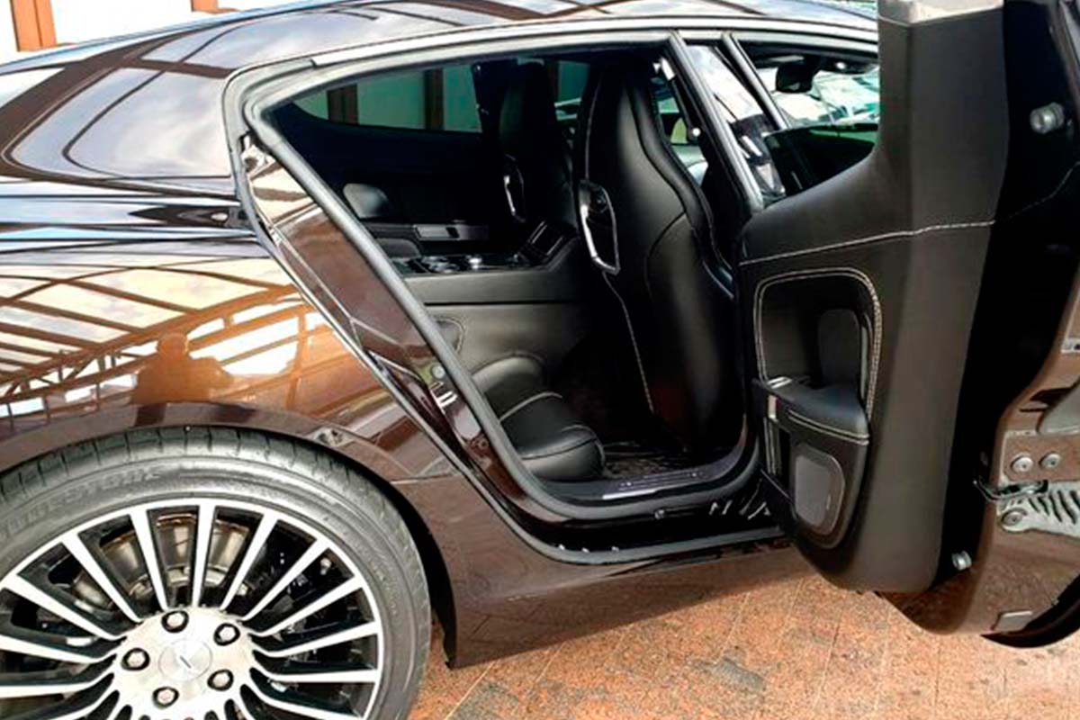 Aston Martin Rapide 1