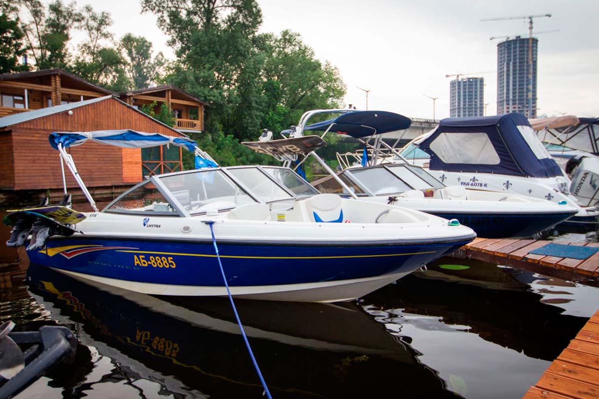 Швидкісний катер Bayliner 175 1