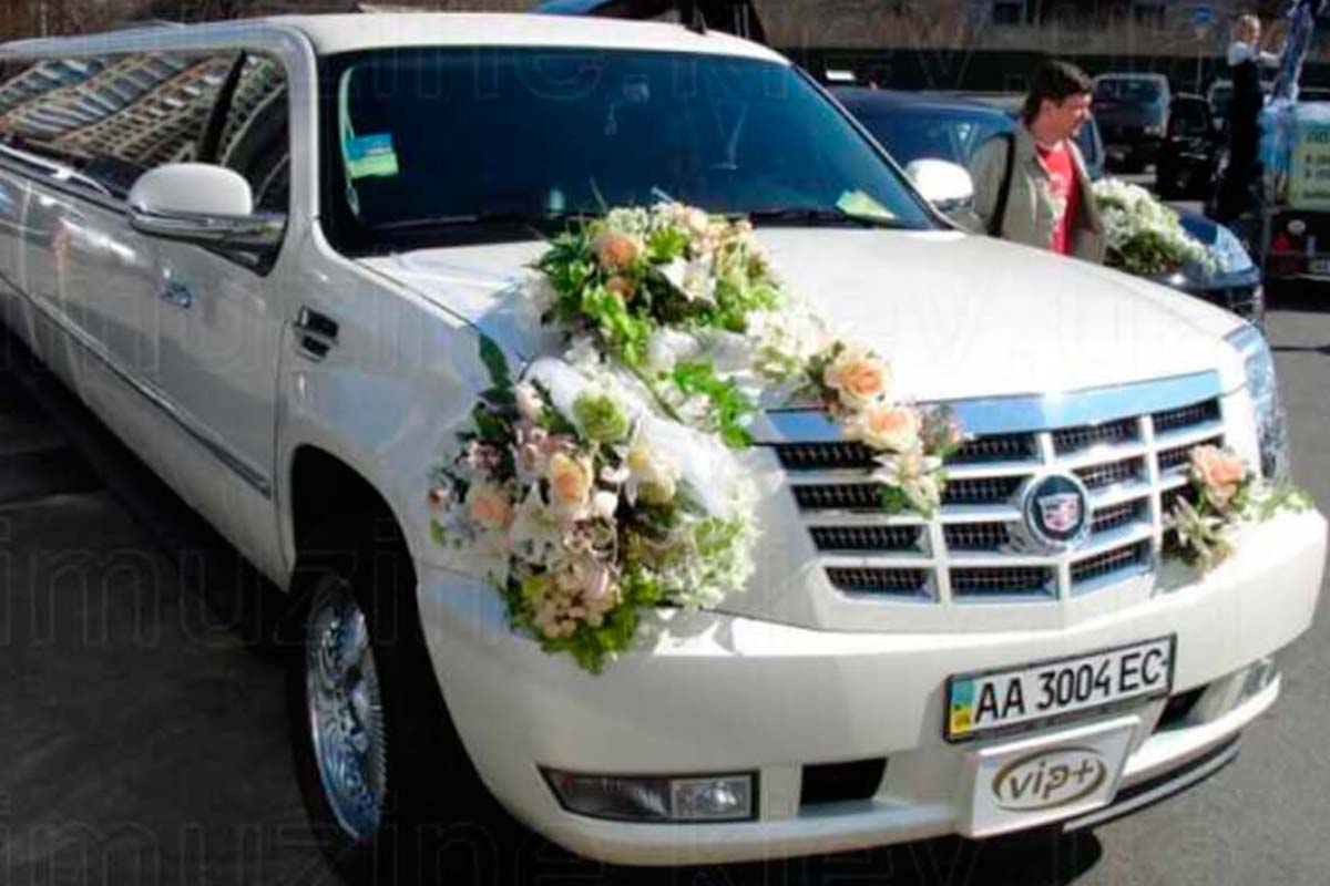 Limousine Cadillac white 3