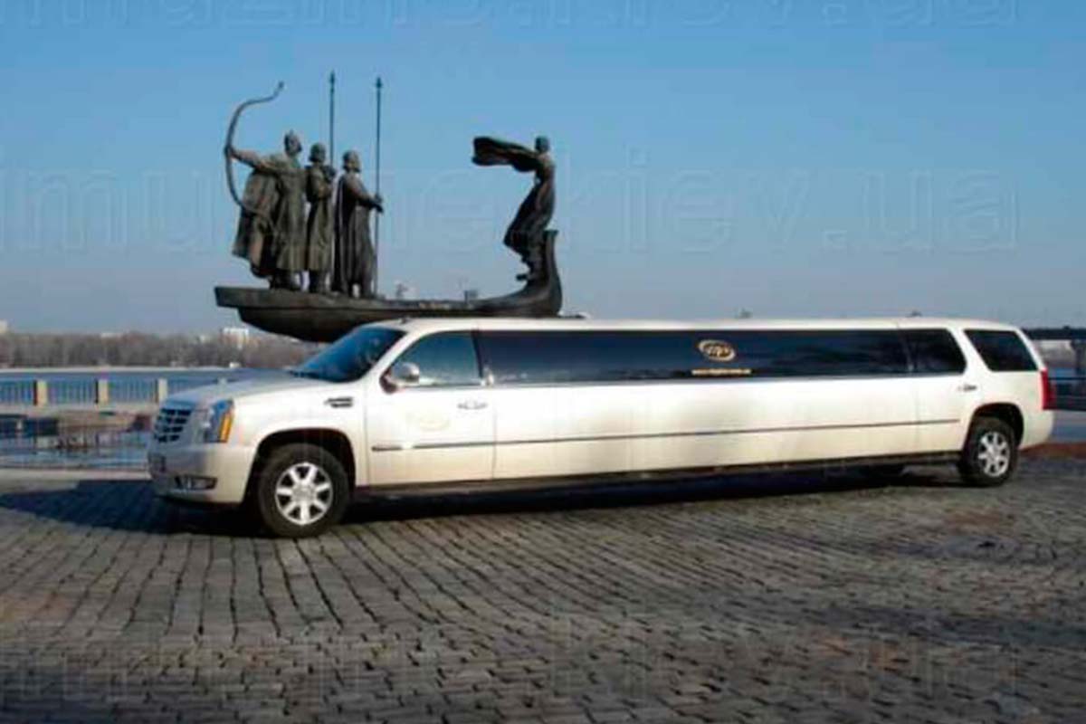 Limousine Cadillac white 2