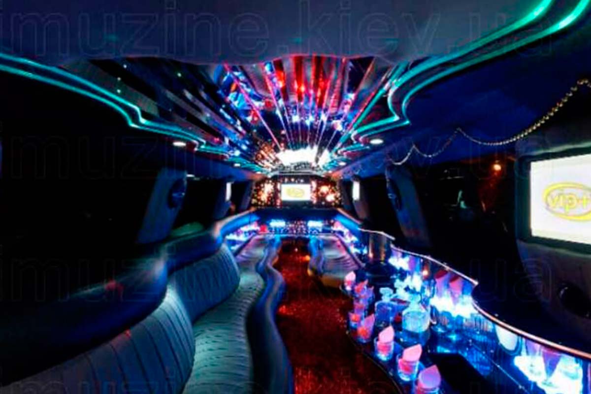 Limousine Cadillac white 1