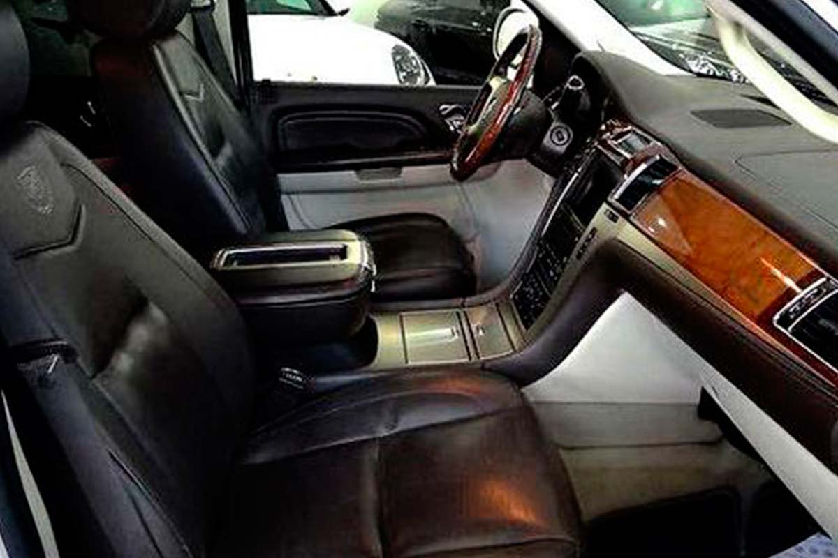 Cadillac Escalade 4