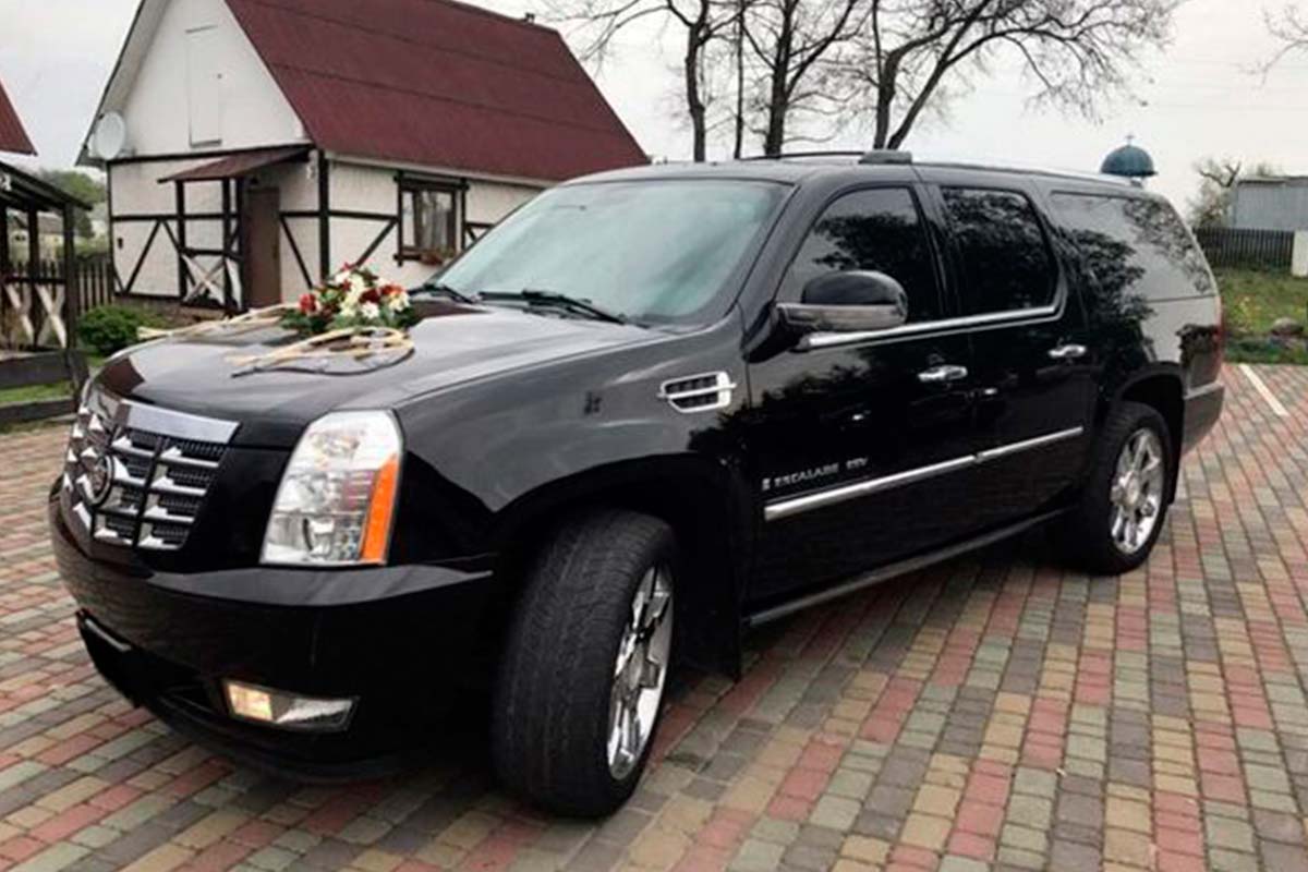Black Cadillac Escalade 1