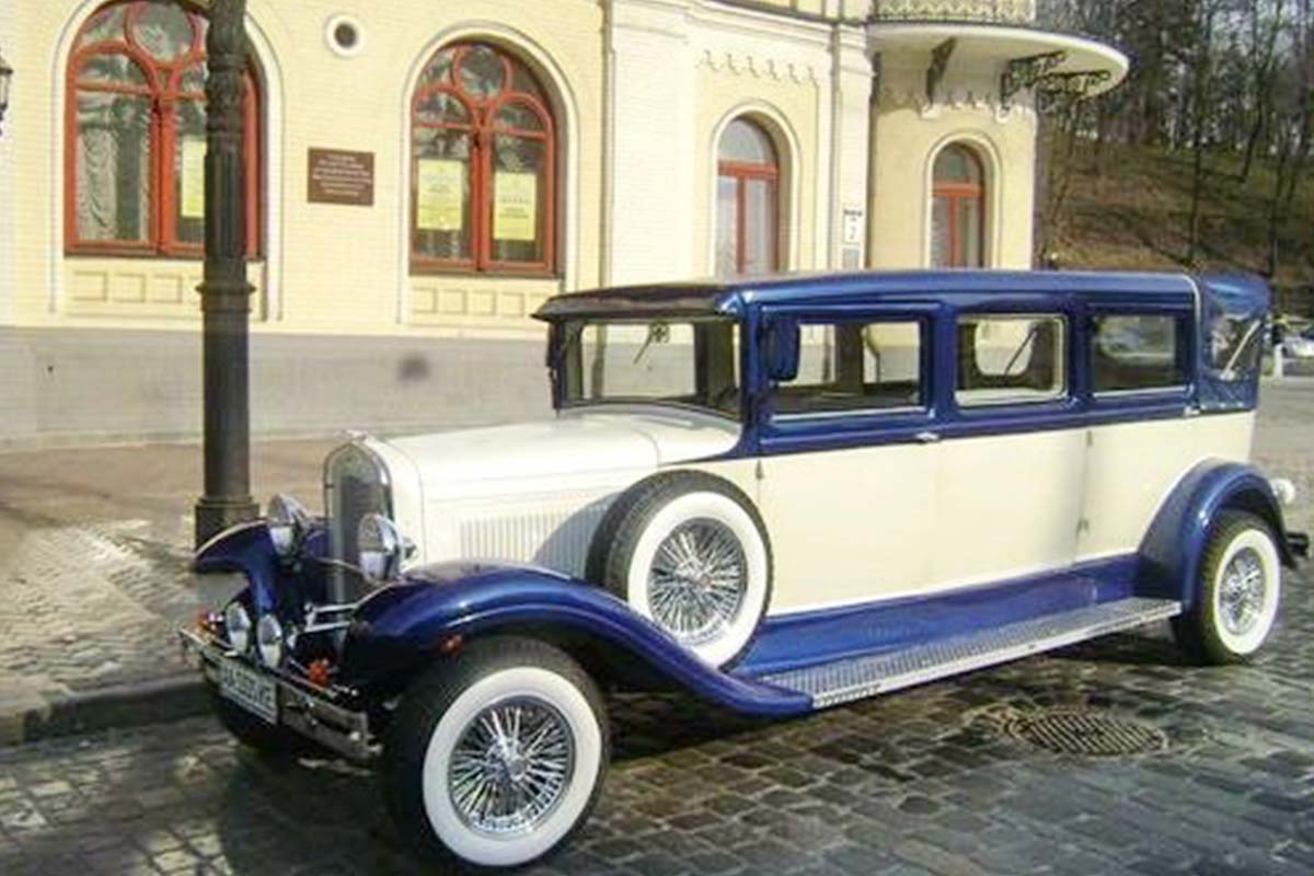 Retro car Al-Capone 1