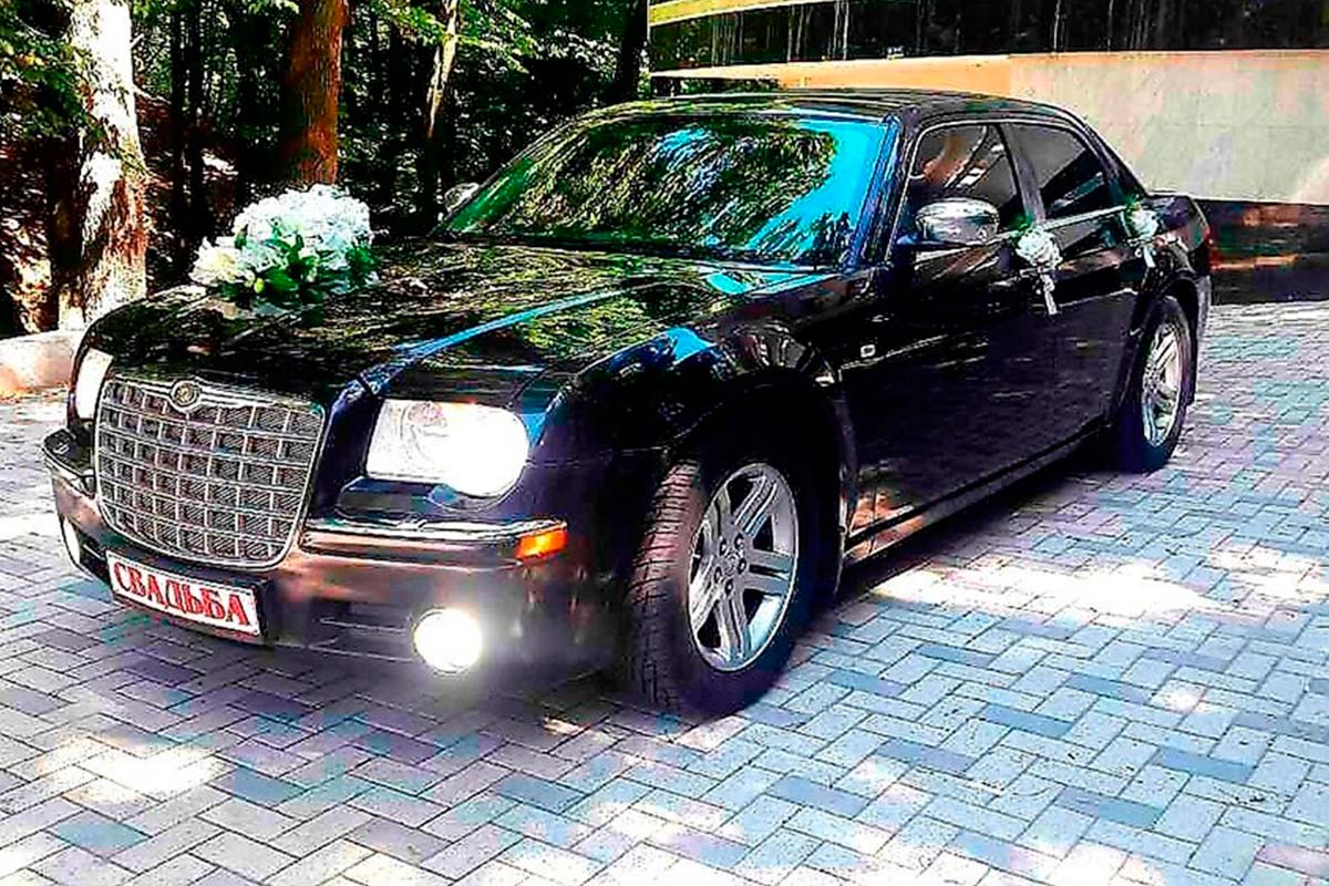 Chrysler 300С чорний 1