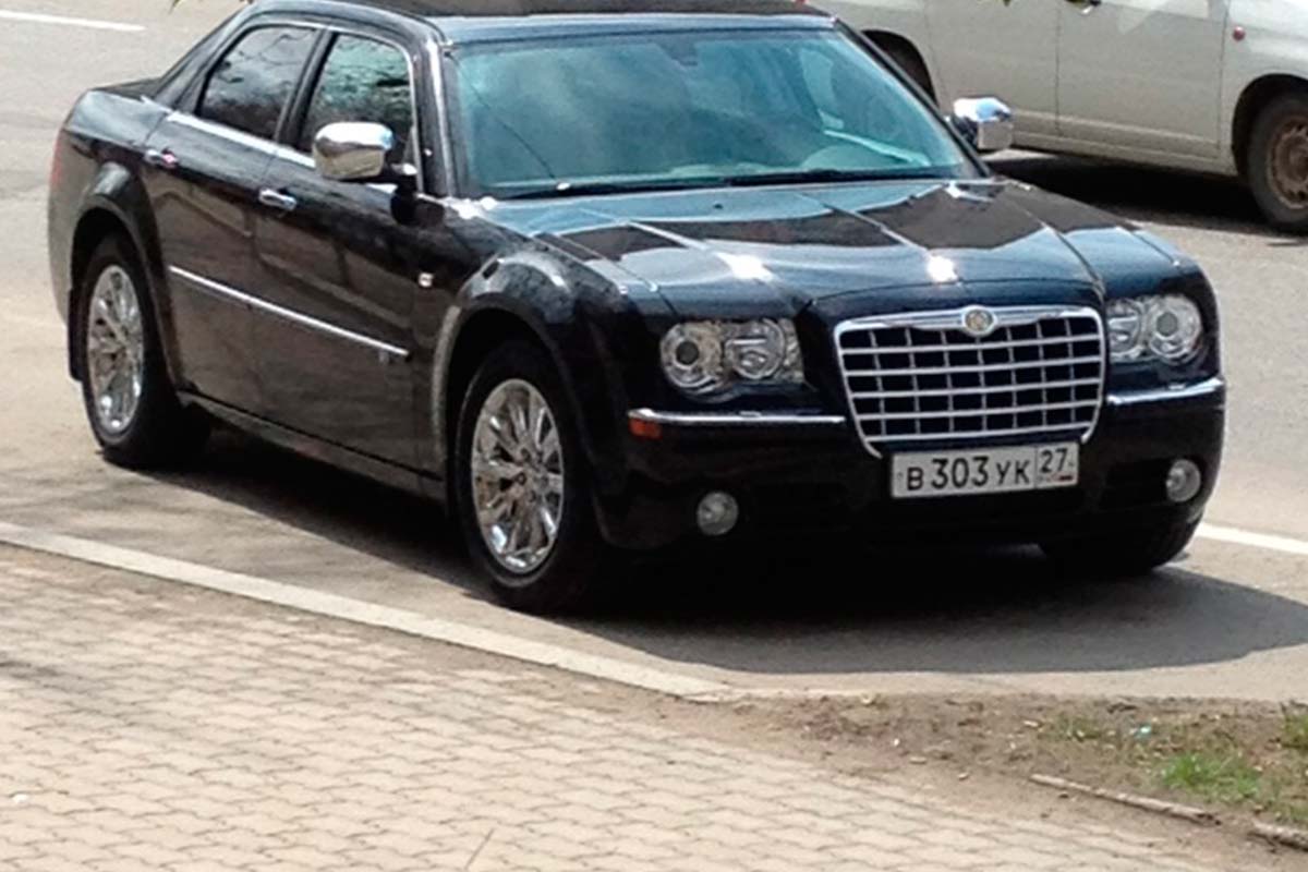  Sedan Chrysler 300C Black 2