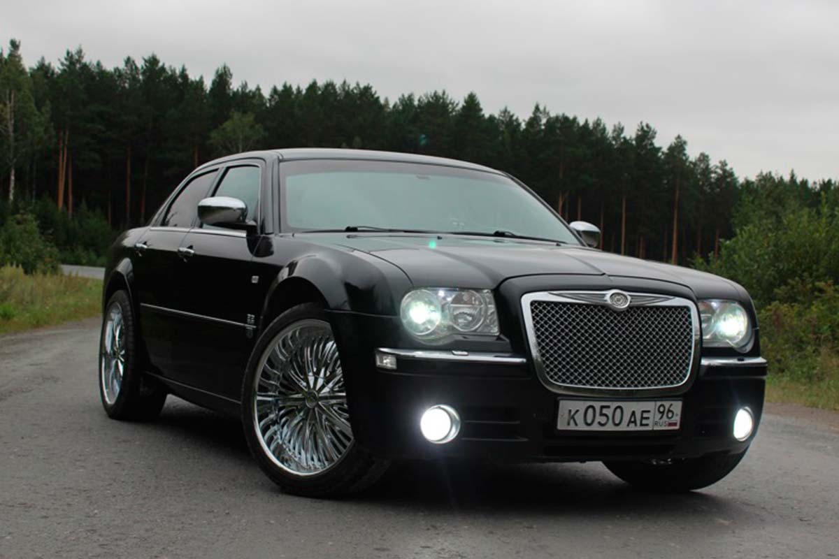  Sedan Chrysler 300C Black 3