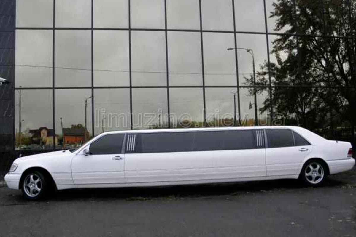 Лімузин Mercedes De Luxe 1