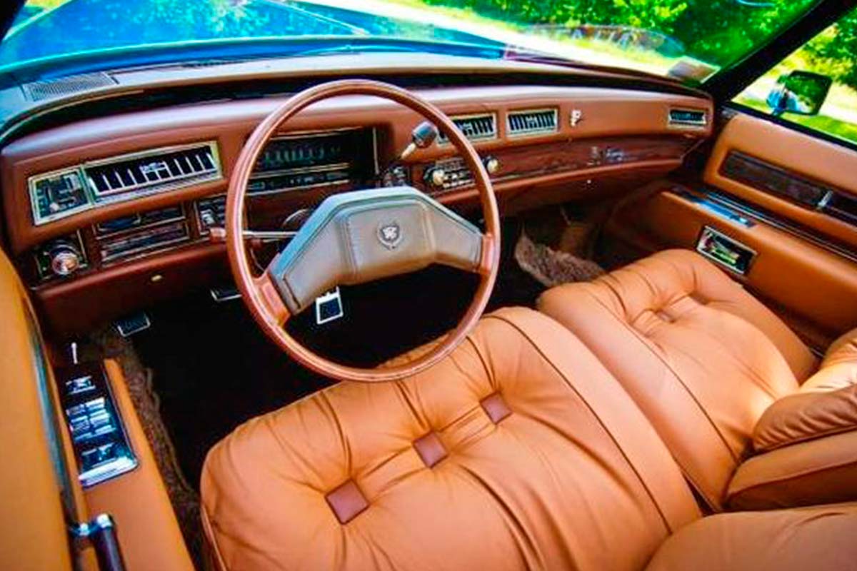 Ретро автомобиль Cadillac Eldorado 2