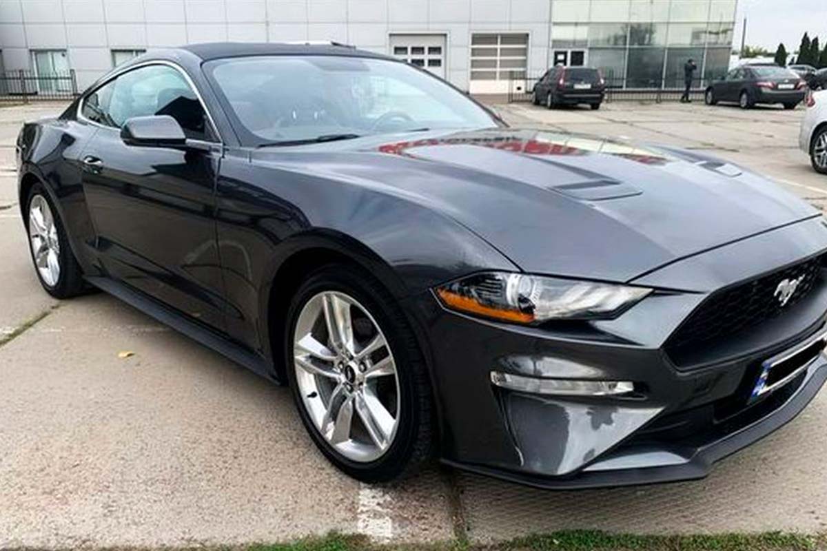 Ford Mustang GT сірий 2