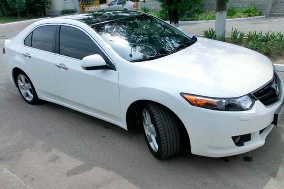 седан Honda Accord 1