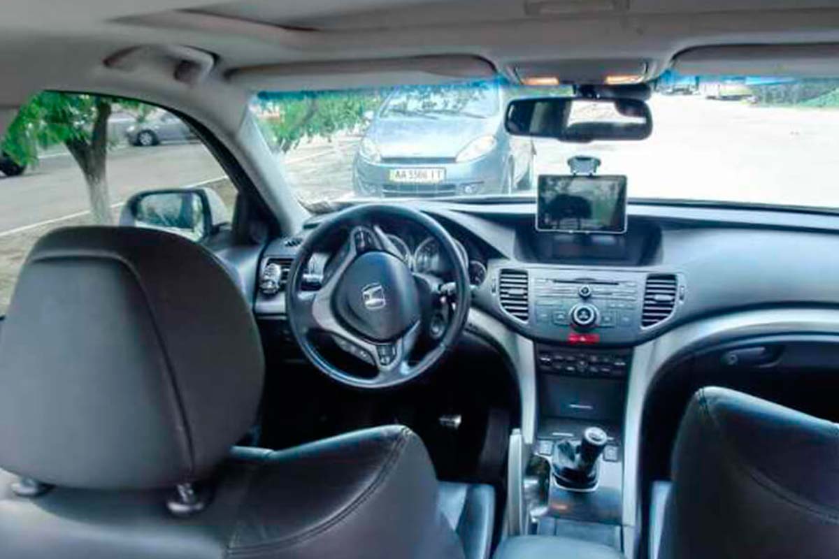 седан Honda Accord 3