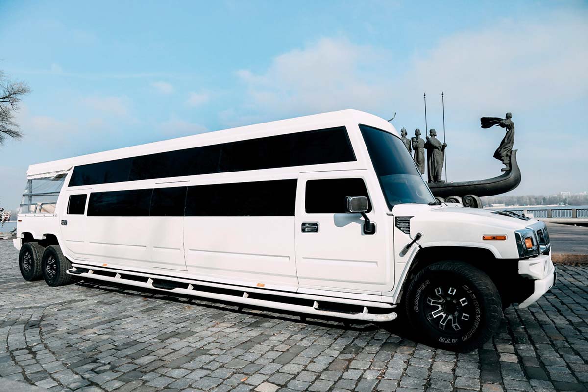 Hummer limousine 1