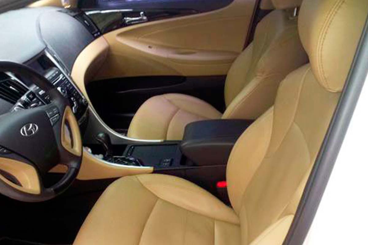 Huyndai Sonata sedan 4