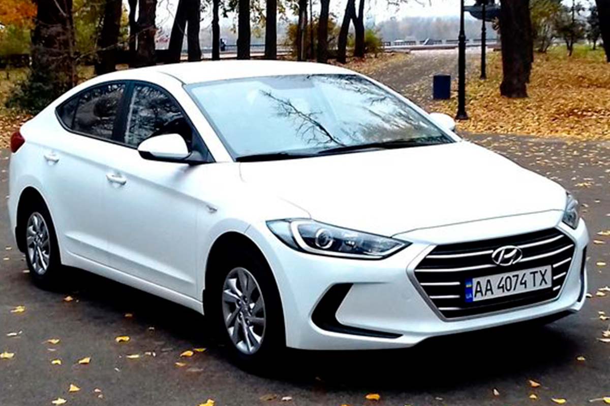 Hyundai Elantra sedan 1