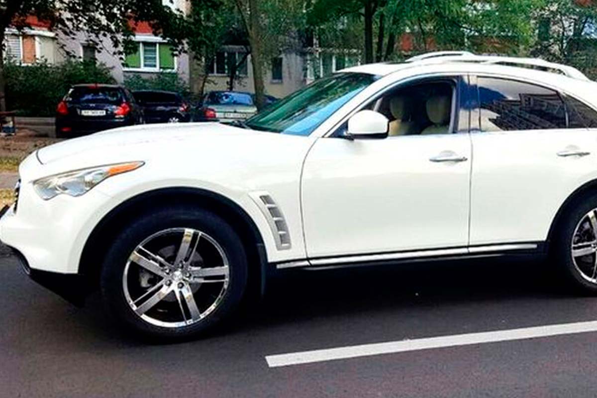 Infiniti FX35 SUV white 1