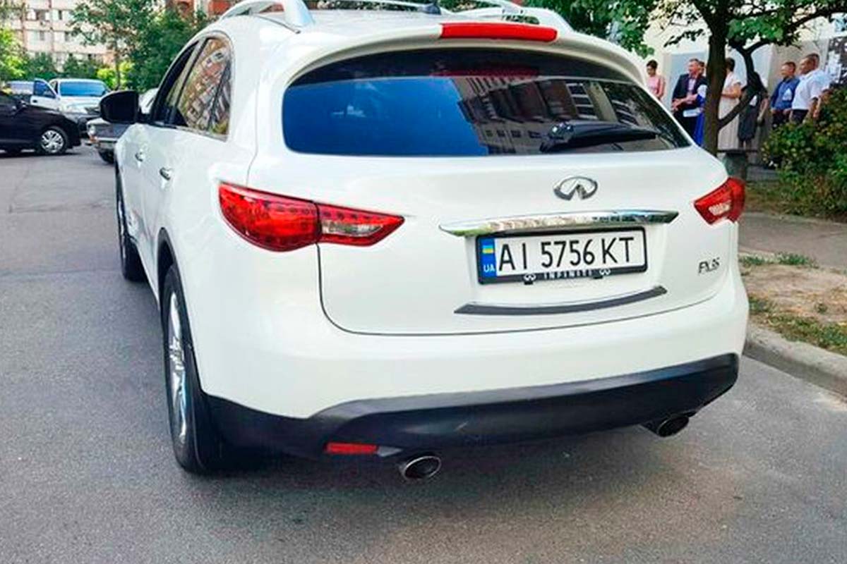 Infiniti FX35 SUV white 4