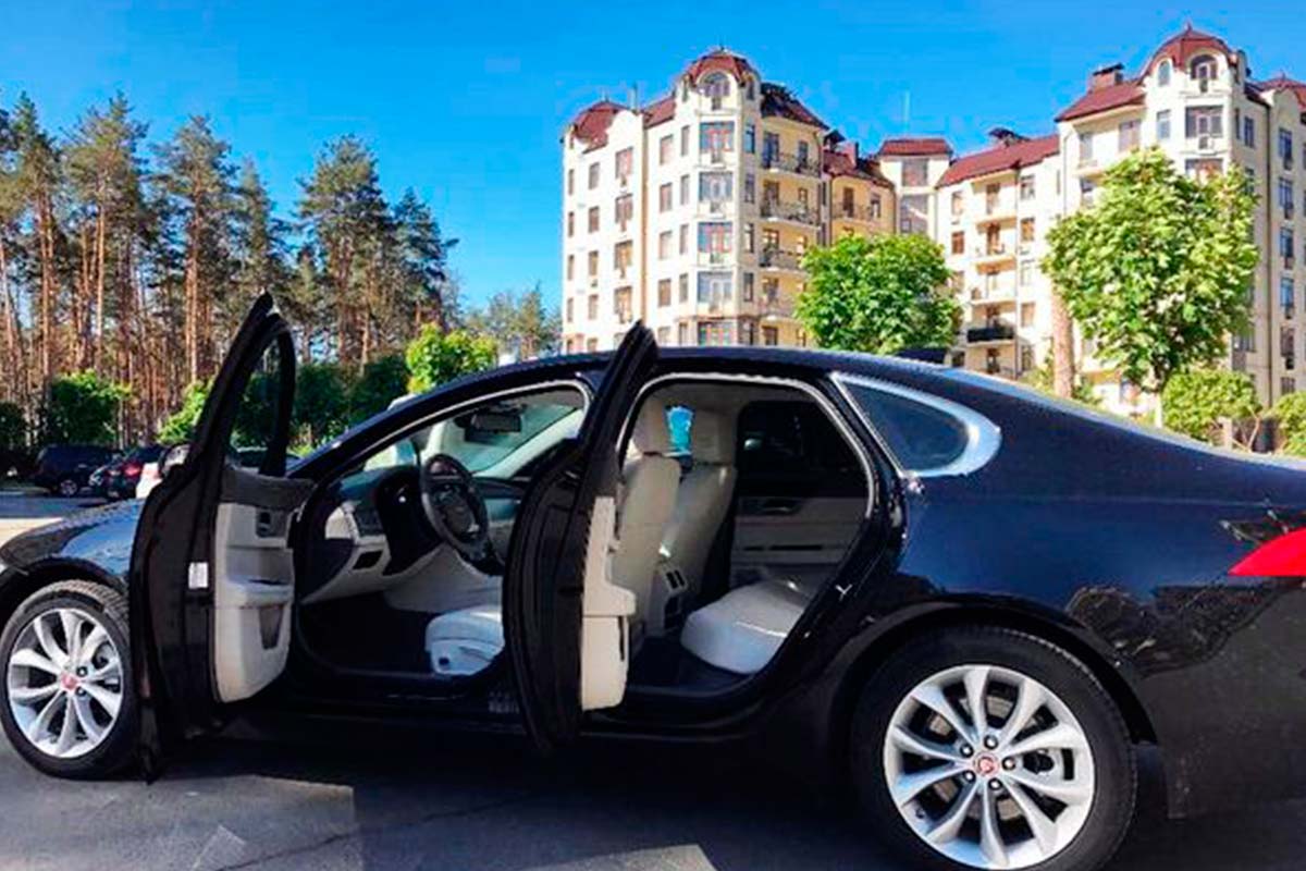 Jaguar XF 3