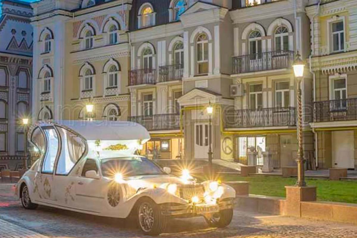 Excalibur white limousine carriage 1