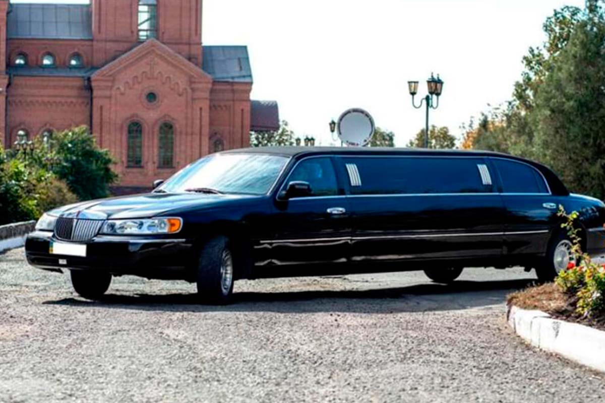 Лімузин Lincoln чорний 3