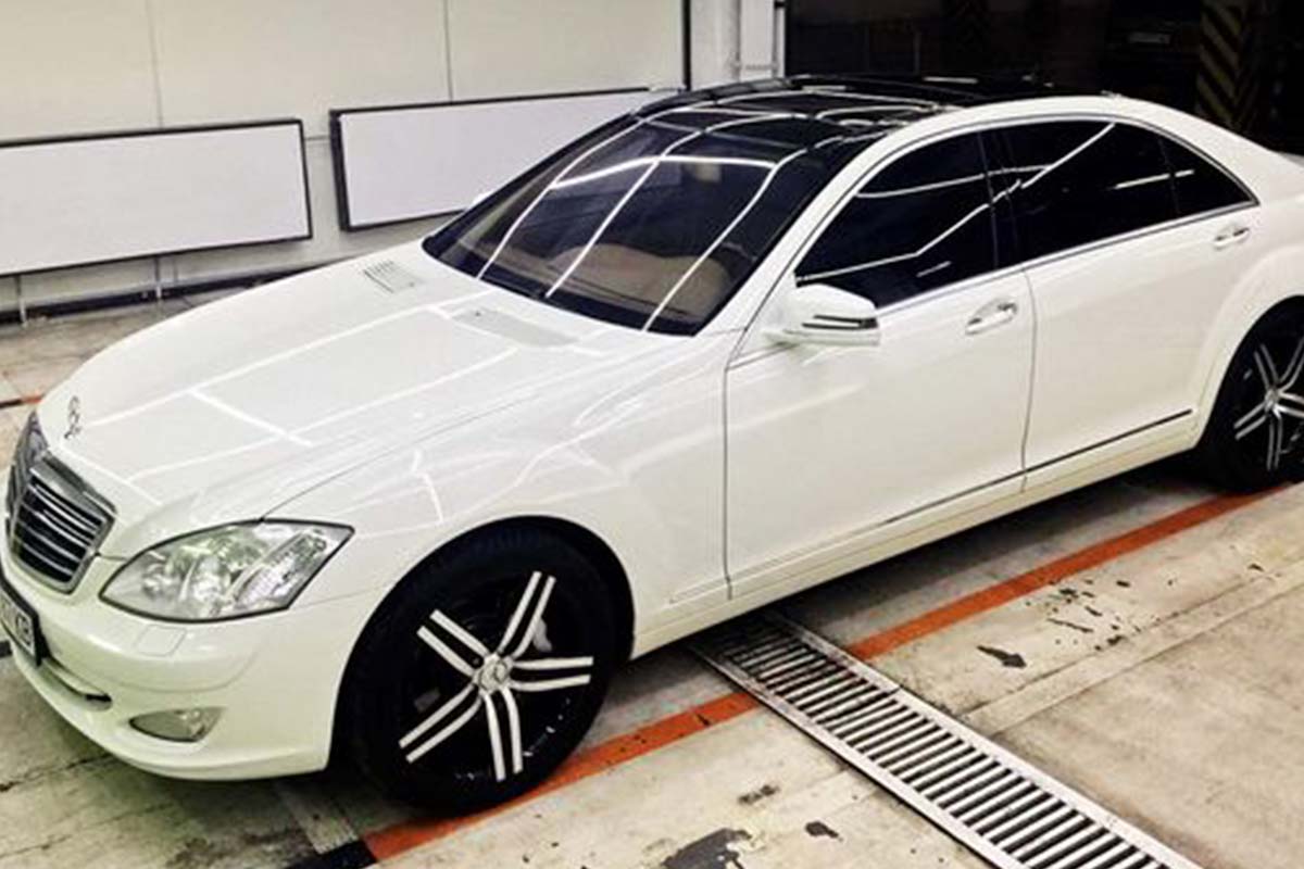 Cедан Mercedes W221 S550 2