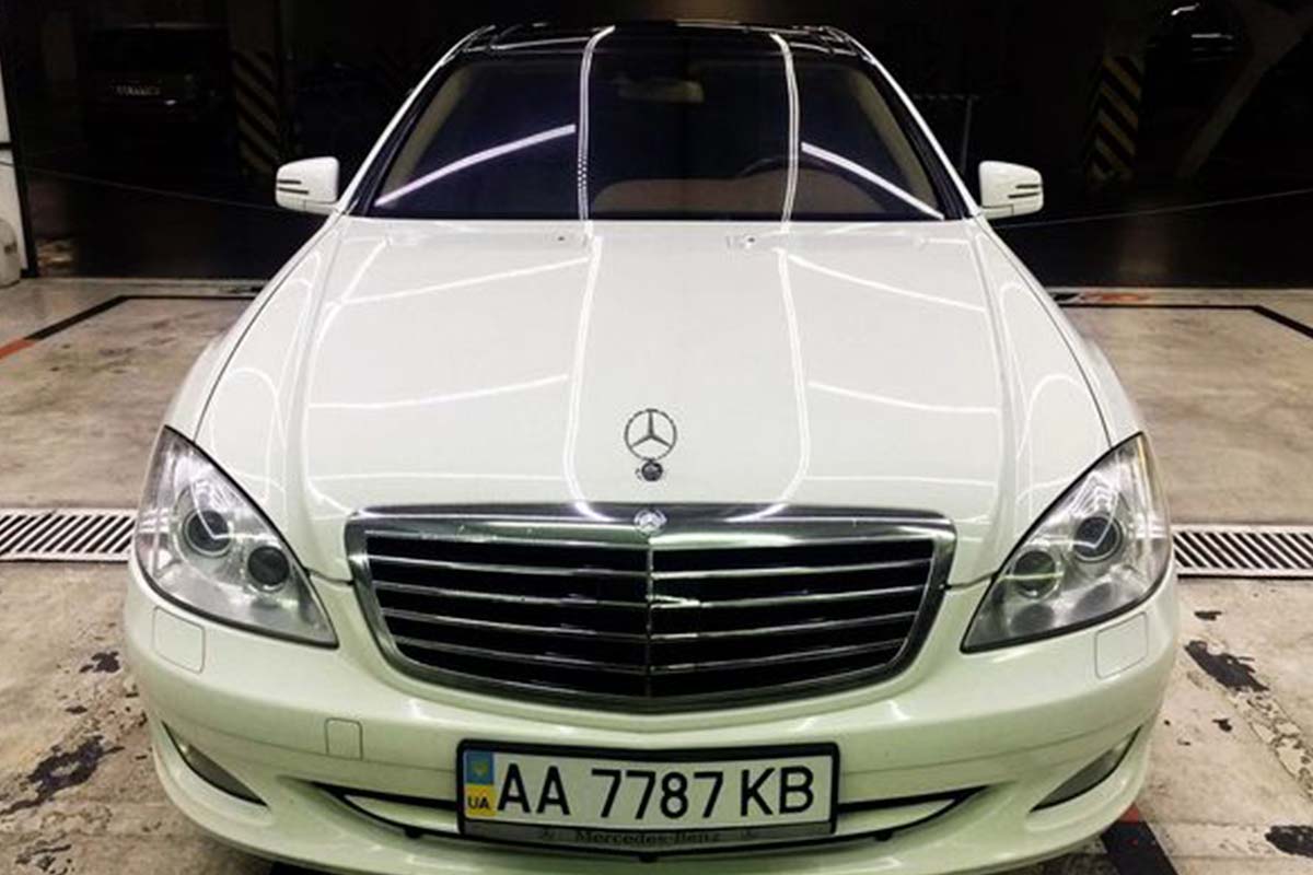 Sedan Mercedes W221 S550 2