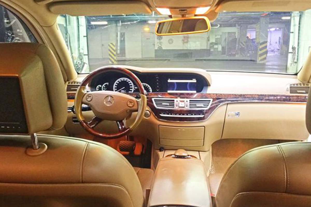 Cедан Mercedes W221 S550 1
