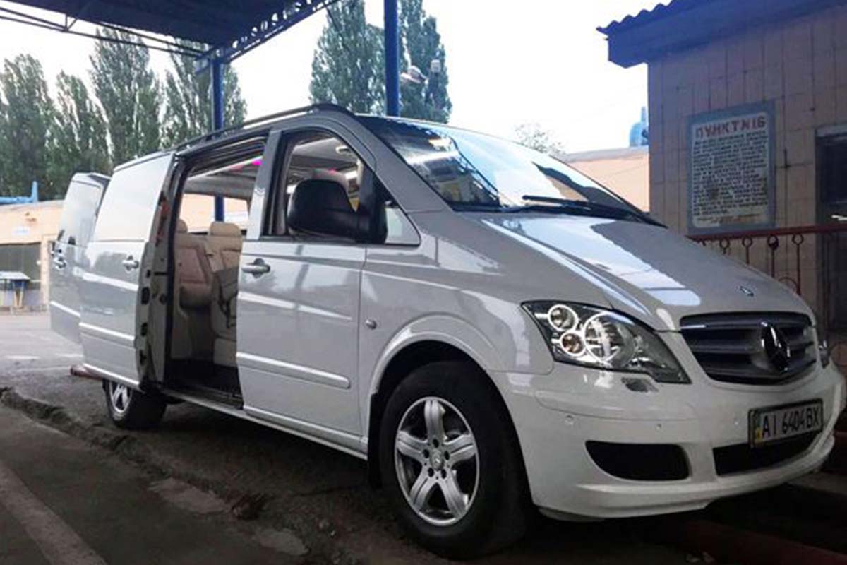 Mercedes Viano white 1