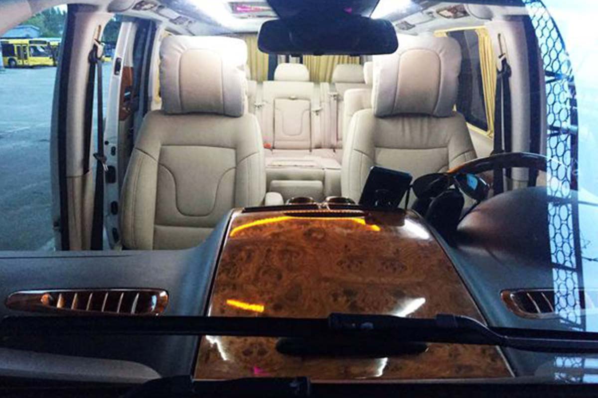 Mercedes Viano white 4