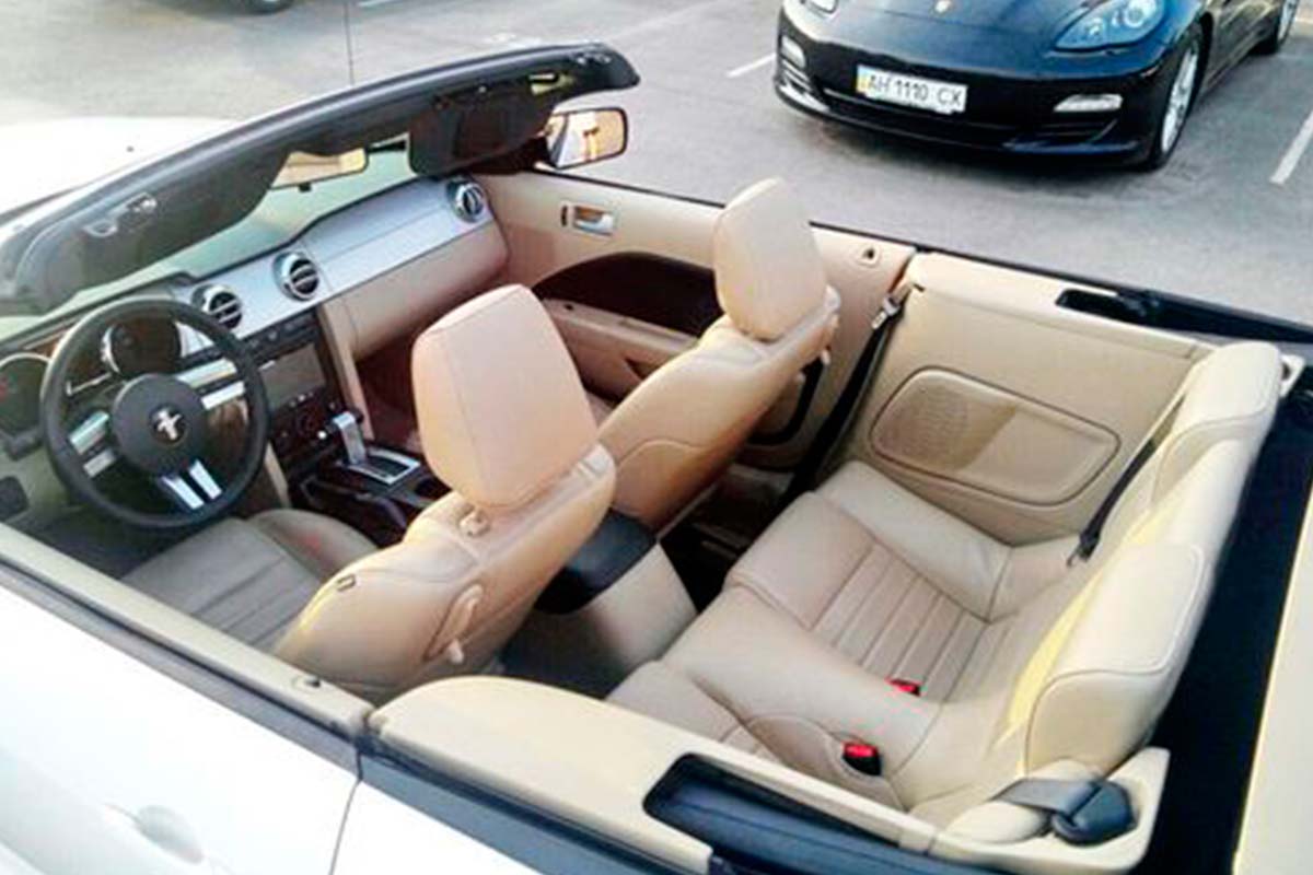 Ford Mustang GT Sedan 4