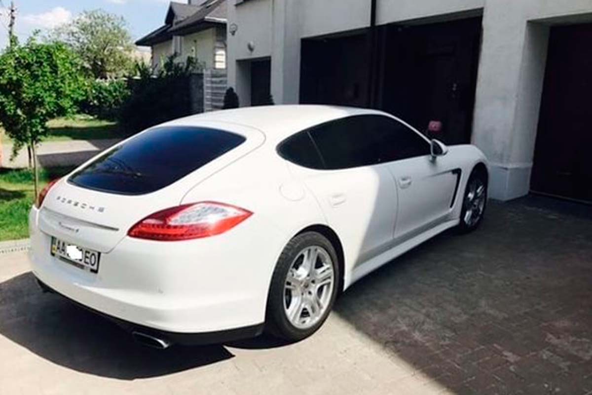 Седан Porsche Panamera 3