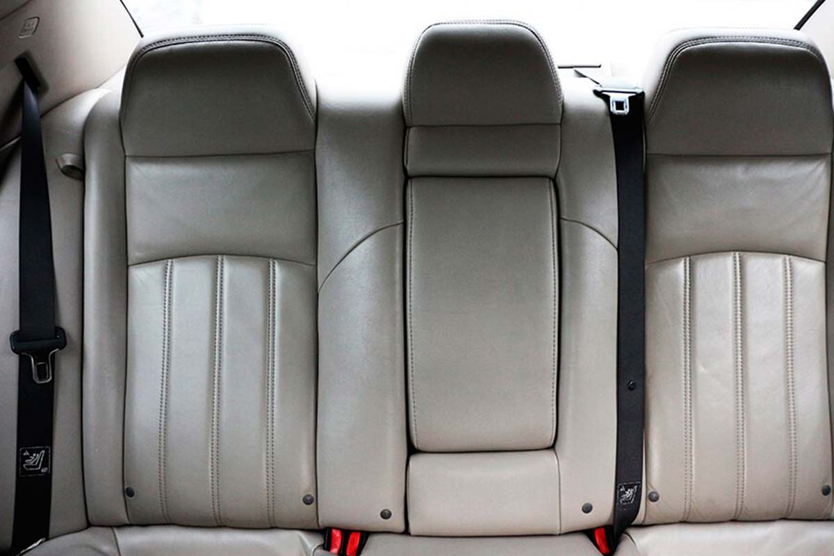sedan Chrysler 300C black 1