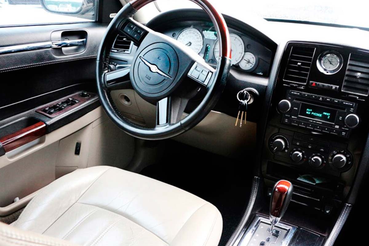 sedan Chrysler 300C black 3