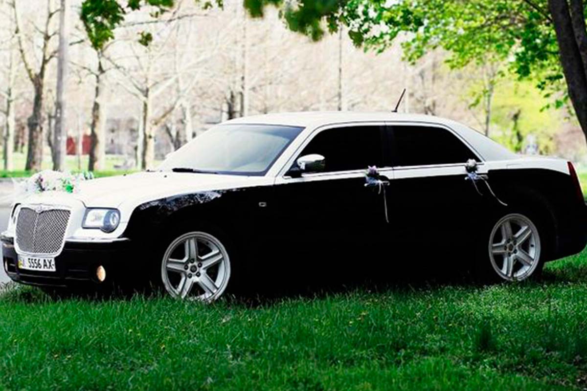 Chrysler 300C Sedan 3