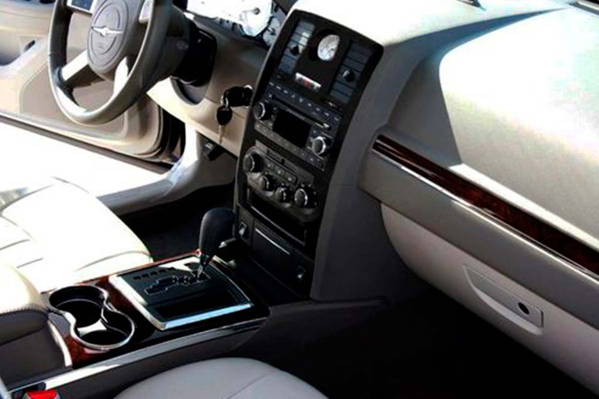 Chrysler 300C Sedan 6