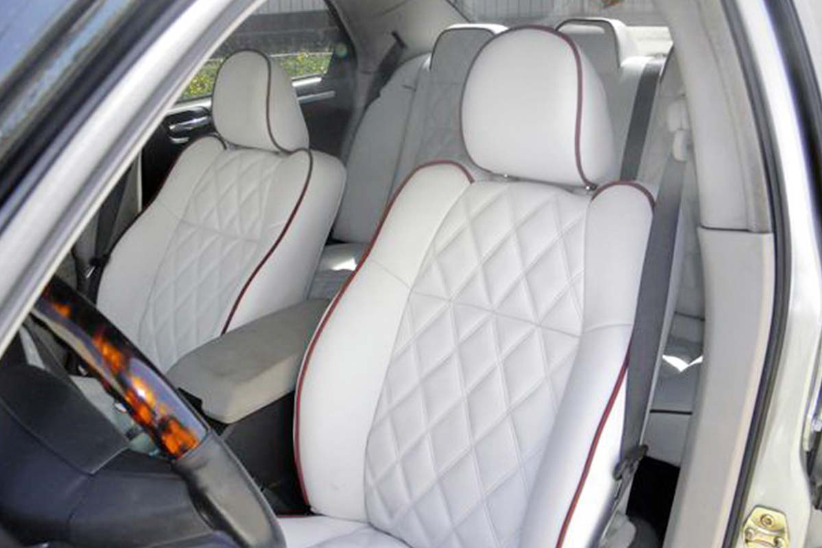 Седан Chrysler 300C White Piarl Black Bison 5
