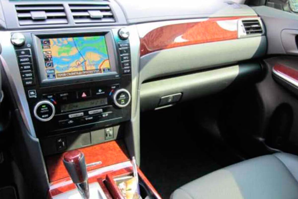 седан Toyota Camry черный V50 2