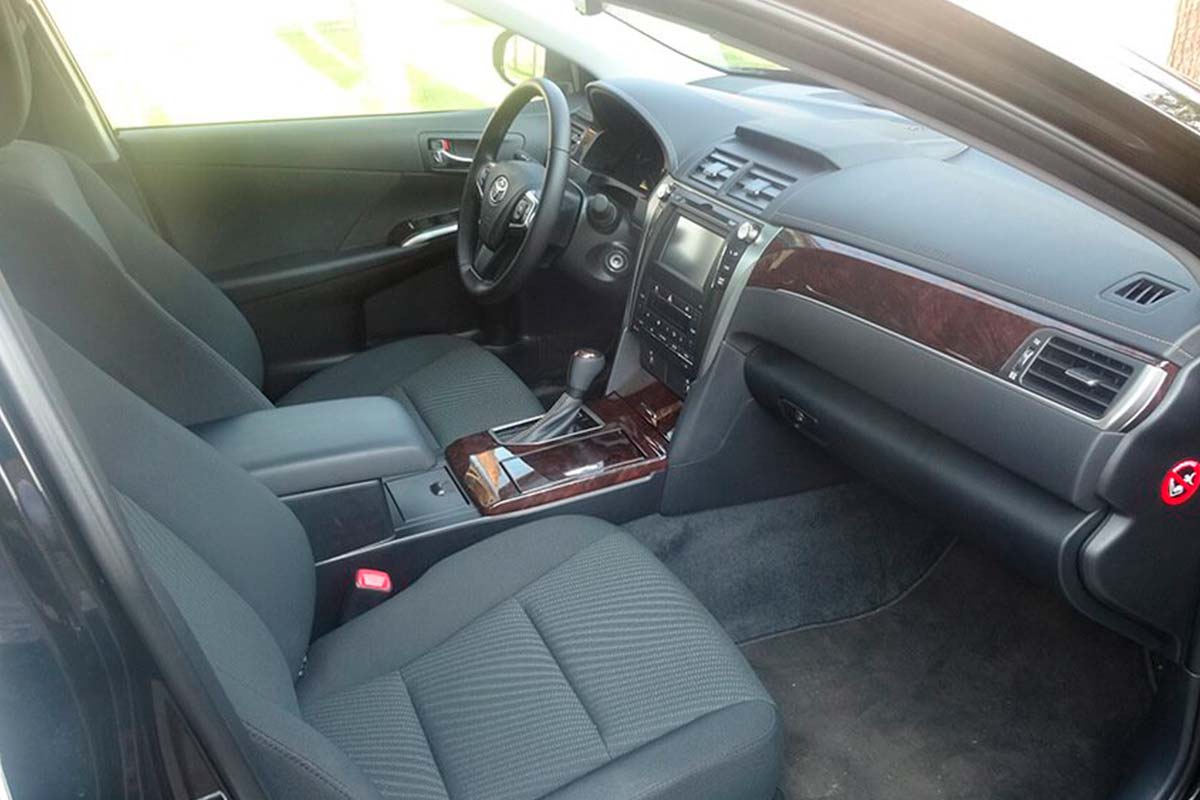  sedan Toyota Camry 2016 black 4