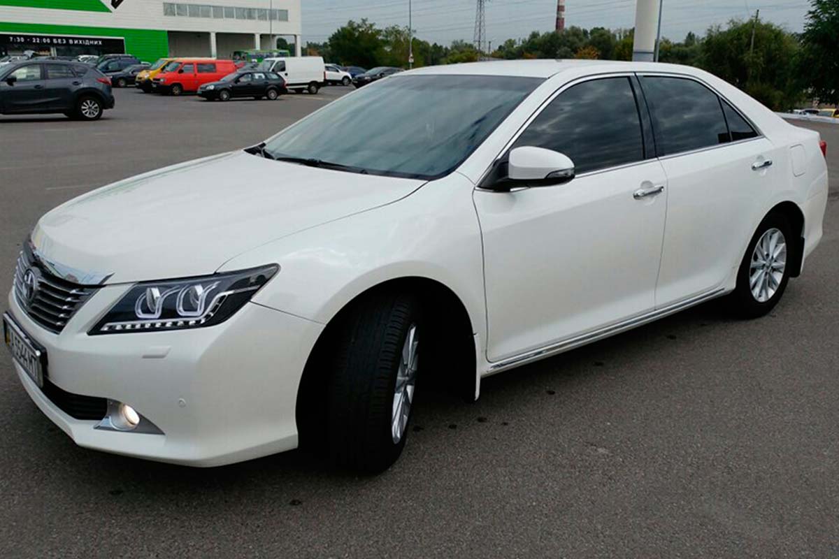 sedan Toyota Camry V50 5