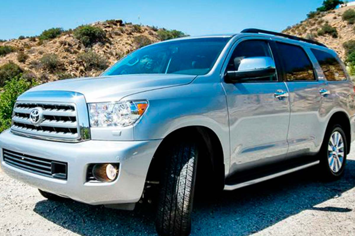 Sedan Toyota Sequoia Platinum gloss gray 1