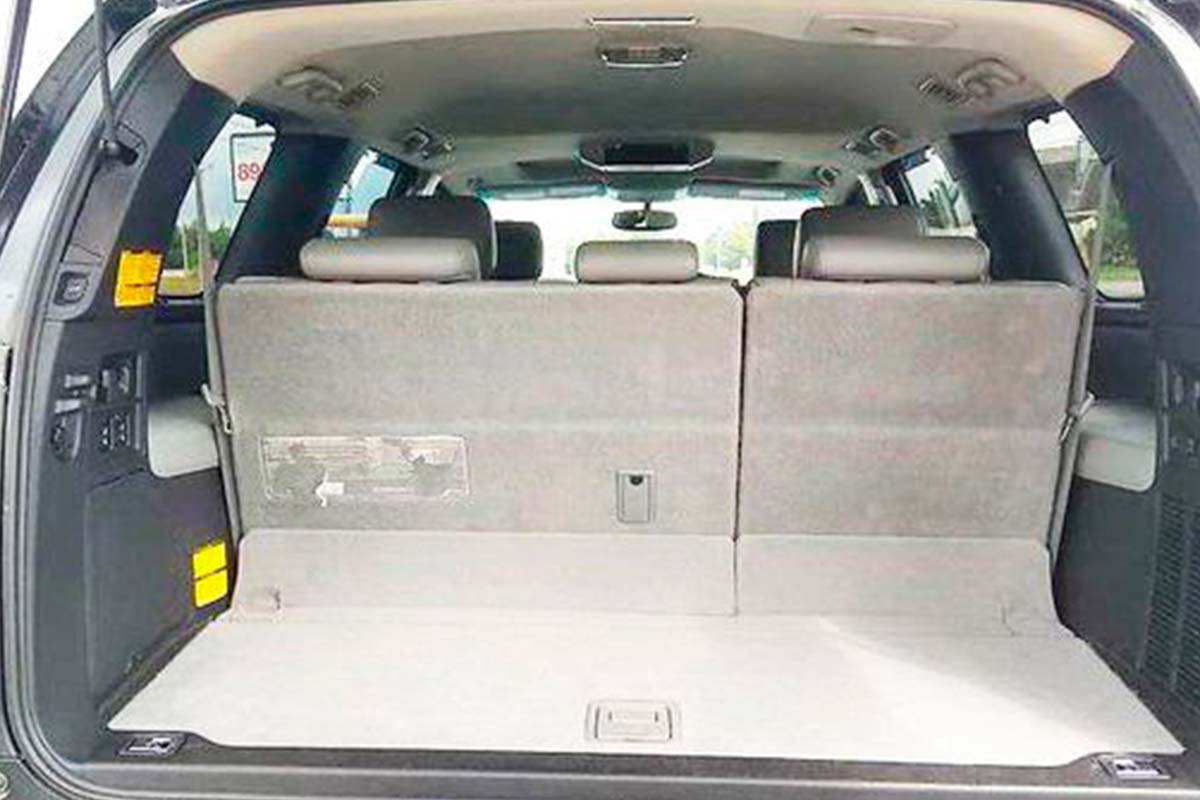 Sedan Toyota Sequoia Platinum gloss gray 6