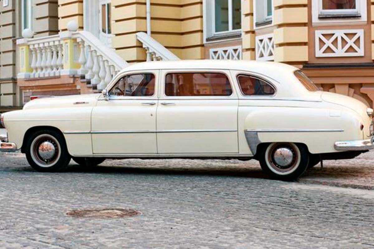 Ретро автомобиль ЗИМ ГАЗ-12 1