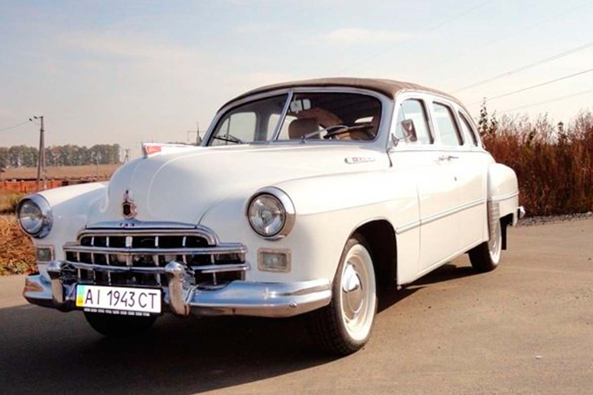 Ретро автомобиль ZIM GAZ-12 1