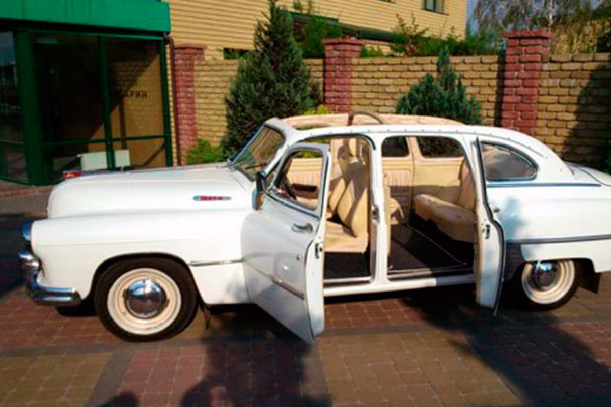 Ретро автомобиль ZIM GAZ-12 5