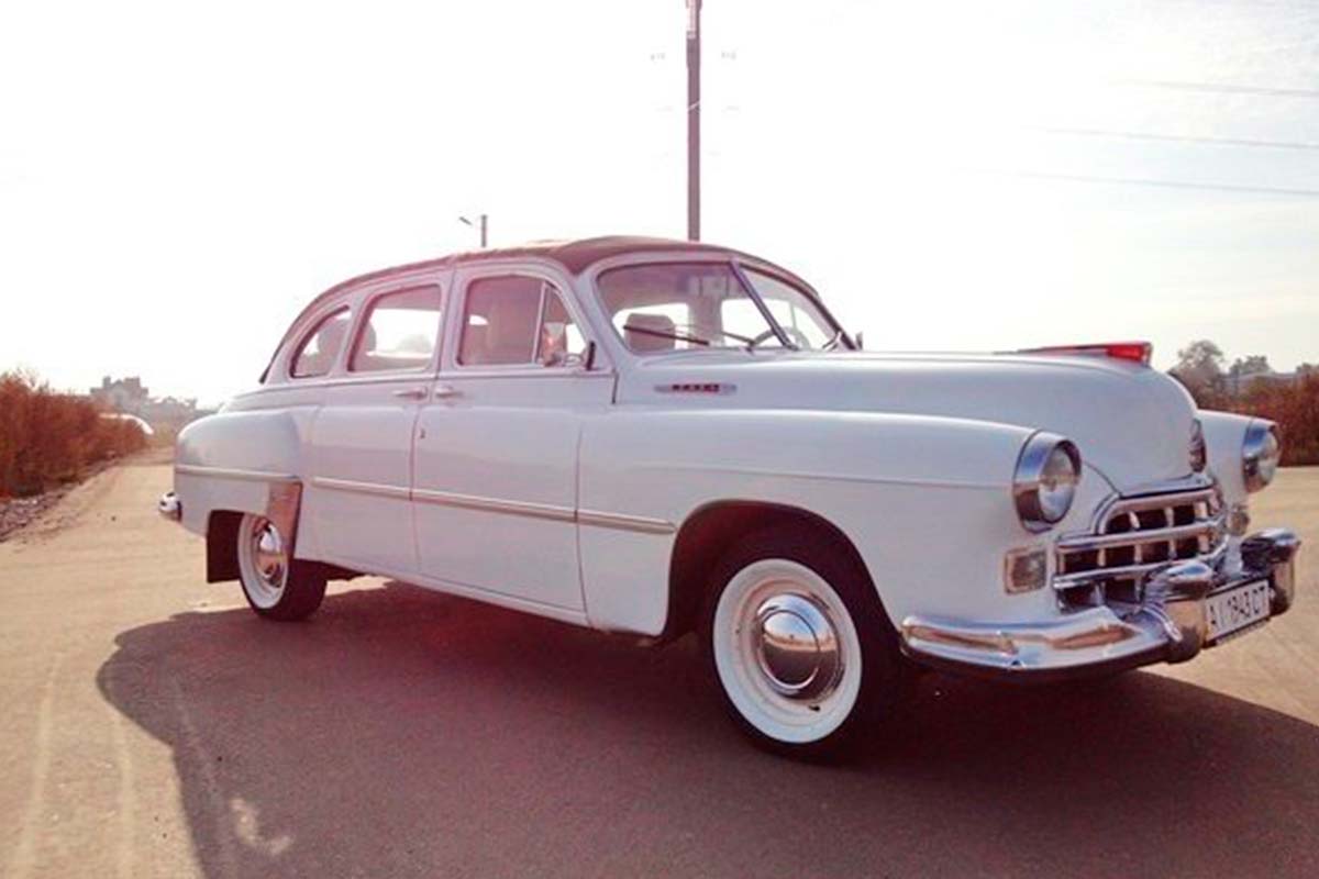 Ретро автомобиль ZIM GAZ-12 6